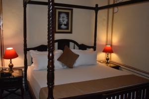 Postel nebo postele na pokoji v ubytování Hotel Nawal Sagar Palace - Bundi