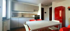 Η κουζίνα ή μικρή κουζίνα στο Mont Blanc Apartment- Bluchalet +5 φωτογραφίες
