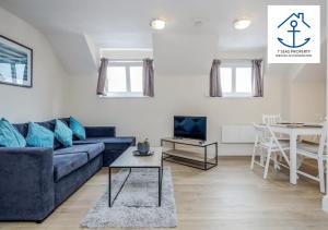Luxury 1 Bed Snug Central by 7 Seas Property Serviced Accommodation Maidenhead with Parking