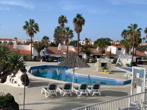 Swimmingpoolen hos eller tæt på Villa Birdie