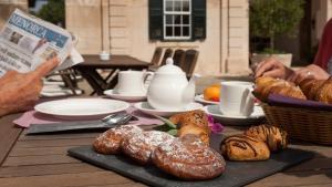 Gallery image of Alcaufar Vell Hotel Rural & Restaurant in Sant Lluis +61 photos