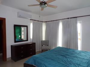 Voodi või voodid majutusasutuse Luxury in the Caribbean toas