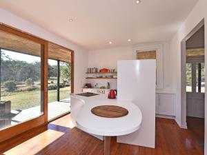 A kitchen or kitchenette at The Parson's Vineyard Retreat - get amongst the vineyards in a historic home