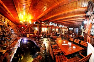 Restaurace v ubytování Pensiunea Adriano
