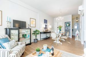 Μια τηλεόραση ή/και κέντρο ψυχαγωγίας στο Appartmento fronte mare con garage privato