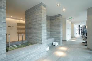 a lobby with a stone wall in a office at Empire Riverside Hotel in Hamburg