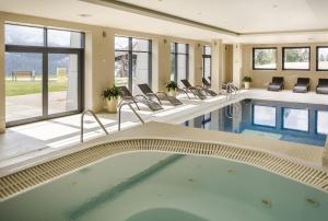 Bazén v ubytování Hotel Zbójnicówka nebo v jeho okolí