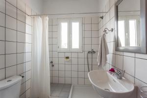 A bathroom at Argo Pension