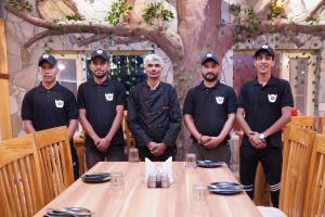 Členové personálu v ubytování HOTEL DEV CHHAYA