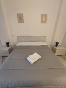 a pair of beds in a room with two beds at Silver Apartment in Arezzo