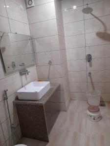 Baðherbergi á Hotel Zoon Dabb Srinagar airport kashmir