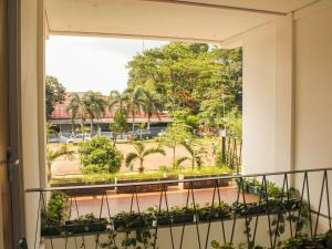 Un balcon sau o terasă la Rion Hostel Bogor
