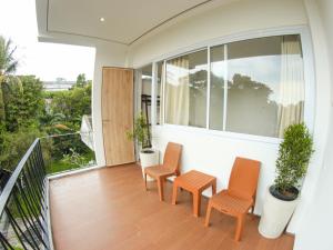 Un balcon sau o terasă la Rion Hostel Bogor