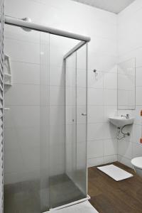 Ванная комната в HOTEL & HOSTEL RIBEIRAo