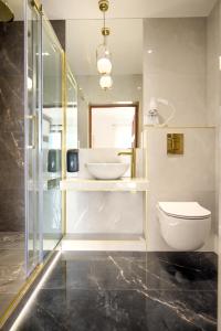 a bathroom with a sink and a toilet in it at Dom Wczasowy U Eli - ruska bania, sauna na wyłączność in Białka Tatrzańska