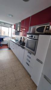 Kuchyňa alebo kuchynka v ubytovaní Habitación con cama doble, piso compartido en Avenida Blasco Ibáñez