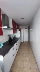 Kuchyňa alebo kuchynka v ubytovaní Habitación con cama doble, piso compartido en Avenida Blasco Ibáñez