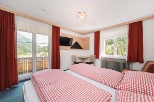 Postel nebo postele na pokoji v ubytování Berghotel Bodenalpe