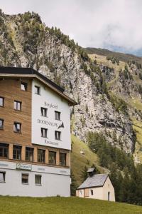 Nespecifikovaný výhled na hory nebo výhled na hory při pohledu z hotelu