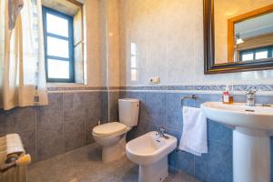 A bathroom at Casa Rural Maria Bargiela