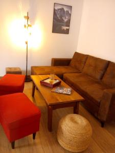 a living room with a couch and a table at Champeix, maison confort 6 personnes in Champeix