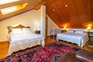A bed or beds in a room at Casa Rural Maria Bargiela