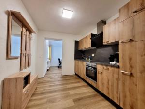 Kuchnia lub aneks kuchenny w obiekcie Ferienwohnung Flachau Oberlehengut