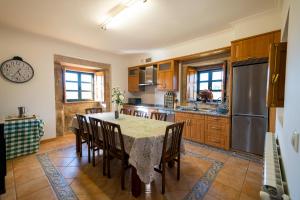 A kitchen or kitchenette at Casa Rural Maria Bargiela