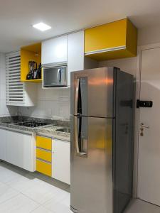 A cozinha ou kitchenette de Muro Alto Condomínio Clube Apt 316