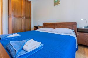 Кровать или кровати в номере Apartmani Valun1