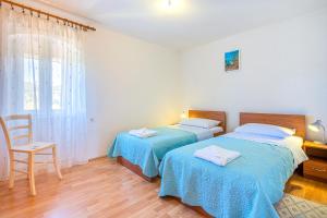 Кровать или кровати в номере Apartmani Valun1