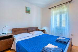 Кровать или кровати в номере Apartmani Valun1