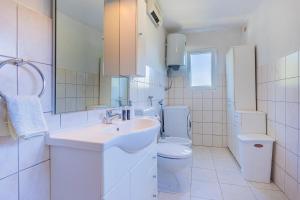Ванная комната в Apartmani Valun1