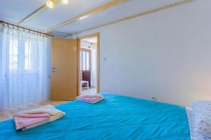 Кровать или кровати в номере Apartmani Valun1