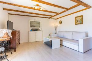 Телевизор и/или развлекательный центр в Apartmani Valun1