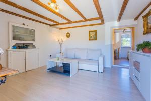 Кухня или мини-кухня в Apartmani Valun1
