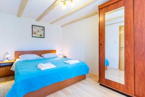 Кровать или кровати в номере Apartmani Valun1