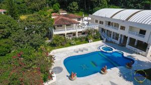 Bazén v ubytování Hotel Finca Londres nebo v jeho okolí