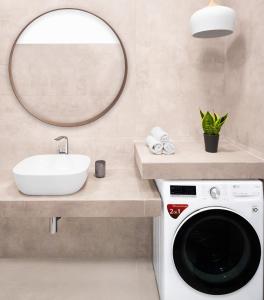 Ένα μπάνιο στο Andos Cozy & Luxury Upgraded Apartments