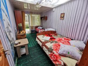 A bed or beds in a room at Petrovskaya Pristan 2