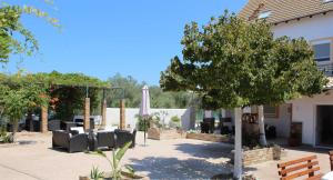 Zahrada ubytování ANEMOMYLOS Lefkimmi LUXUS SUITES-BOUTIQUE HOTEL & POOL