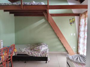 Våningssäng eller våningssängar i ett rum på Chalés Mirante Altos Ares
