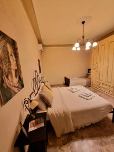 a bedroom with a bed and a painting on the wall at B&B Le rose di Paola in Santa Maria a Monte