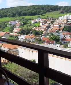 desde el balcón de una ciudad en Apartamento completo, en São Lourenço