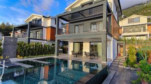The swimming pool at or close to KAAN VILLA