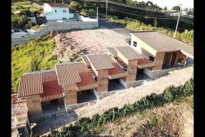 una vista aérea de una casa en construcción en La Villa Chalés, en Serra Negra