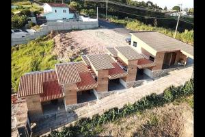 an overhead view of a house under construction at La Villa Chalés in Serra Negra