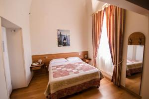 Postel nebo postele na pokoji v ubytování Hotel Iris