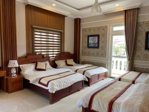 Postel nebo postele na pokoji v ubytování Villa Hotel Thao Nguyen + 86 fotografií