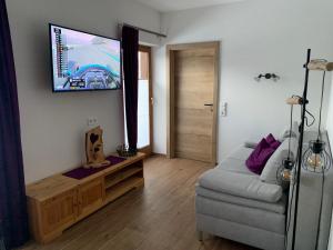 A television and/or entertainment centre at Appartments Zirbennest